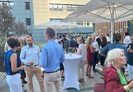 Sommerfest Freiburg: Die Dachterrasse des Cube lud zum Netzwerken ein.