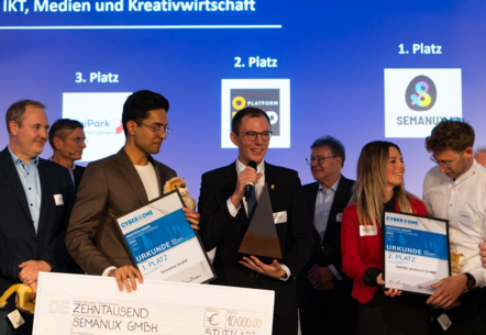 Das Start-ups Semanux ist eines von drei Gewinner-Teams, das mit dem begehrten CyberOne Hightech Award 2023 vom Baden-Württemberg: Connected e. V. ausgezeichnet wird.