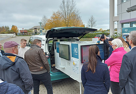 Die Demonstratoren des KI-Infomobils werden erkundet